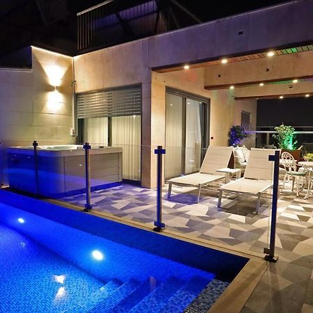 Luxury Rooftop Apartment In Netanja Buitenkant foto