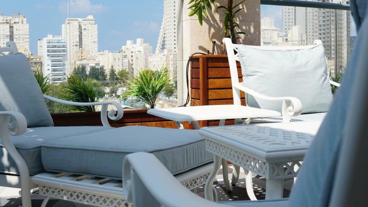 Luxury Rooftop Apartment In Netanja Buitenkant foto