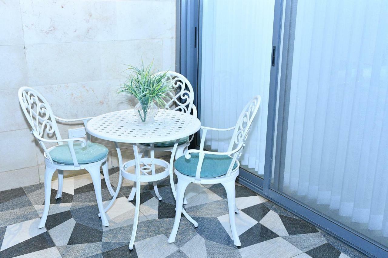 Luxury Rooftop Apartment In Netanja Buitenkant foto